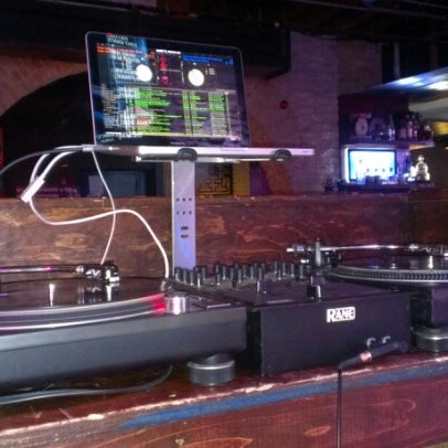 Das Foto wurde bei Recess Arcade Bar von DJ RANDOM R. am 12/17/2012 aufgenommen