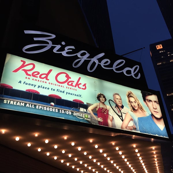 Снимок сделан в Ziegfeld Theater - Bow Tie Cinemas пользователем Tom M. 9/29/2015