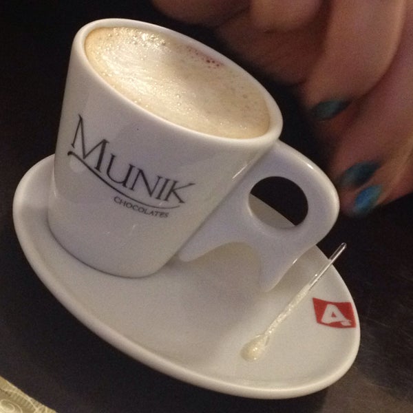 รูปภาพถ่ายที่ Munik Chocolates โดย Mayra B. เมื่อ 12/13/2014