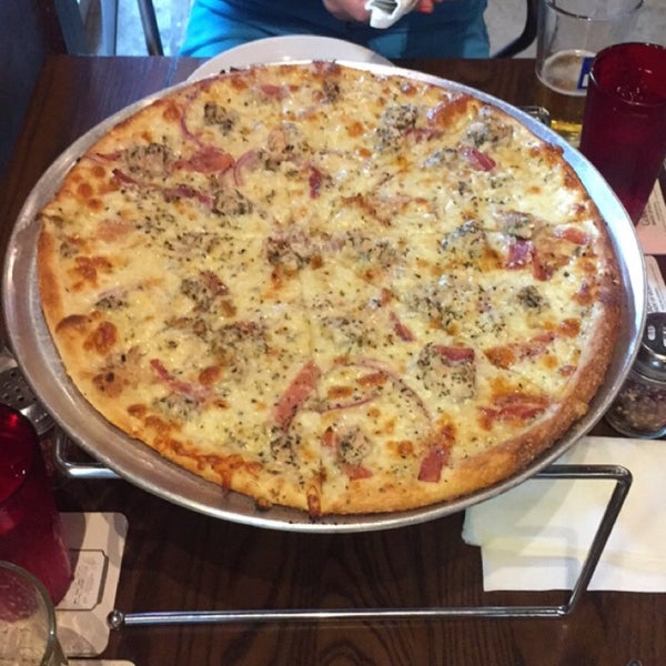 7/4/2016 tarihinde Delia M.ziyaretçi tarafından Salvation Pizza'de çekilen fotoğraf