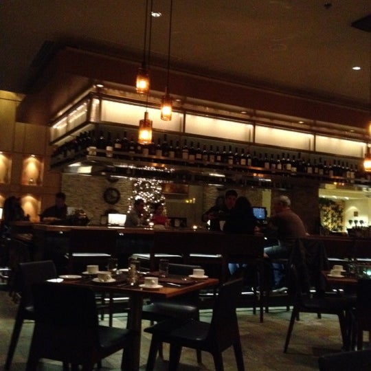 11/30/2012にR W.がBANK Café and Barで撮った写真