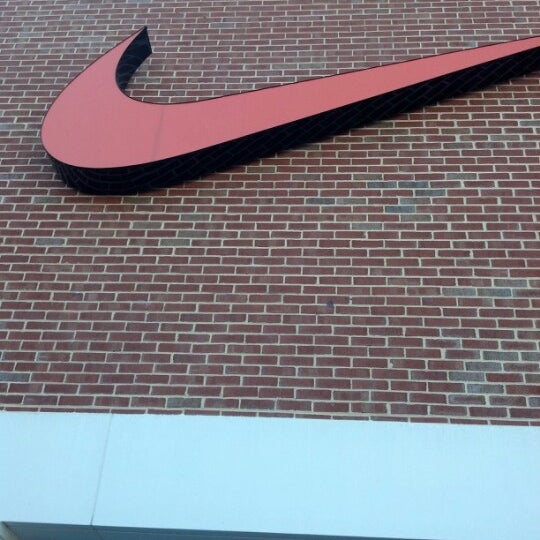 rechazo doble objetivo Nike Factory Store - Williamsburg, VA