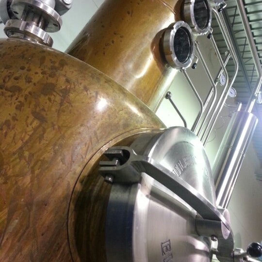 Foto tirada no(a) Catoctin Creek Distilling Company por Scott H. em 12/7/2012