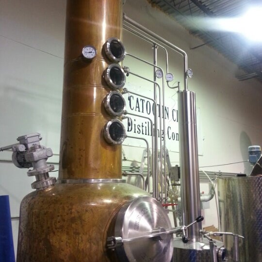 รูปภาพถ่ายที่ Catoctin Creek Distilling Company โดย Scott H. เมื่อ 11/25/2012
