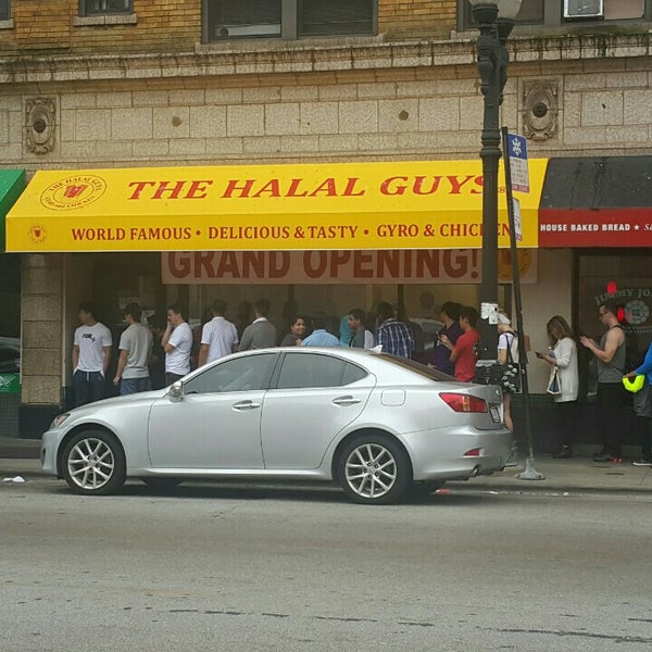 Photo taken at The Halal Guys by Adam Saffian G. on 9/27/2015