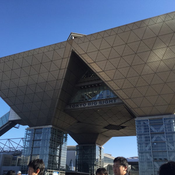 Photo taken at Tokyo Big Sight by ゆぅ兄 on 12/30/2017