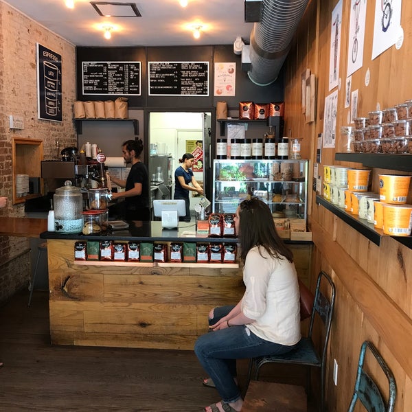 5/25/2018 tarihinde Blake S.ziyaretçi tarafından The Jolly Goat Coffee Bar'de çekilen fotoğraf