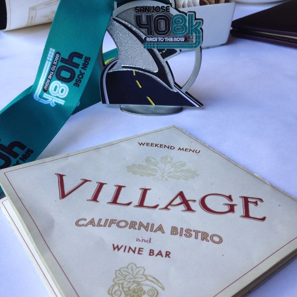 Foto tirada no(a) Village California Bistro &amp; Wine Bar por Kendra M. em 3/6/2016