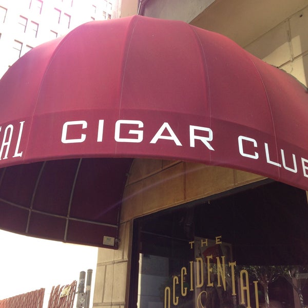 5/9/2013 tarihinde Denis🐸ziyaretçi tarafından The Occidental Cigar Club'de çekilen fotoğraf