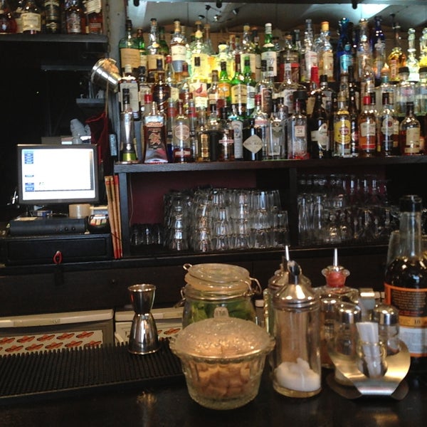 รูปภาพถ่ายที่ Tequila Bar&amp;Boom โดย Nikky V. เมื่อ 4/22/2013