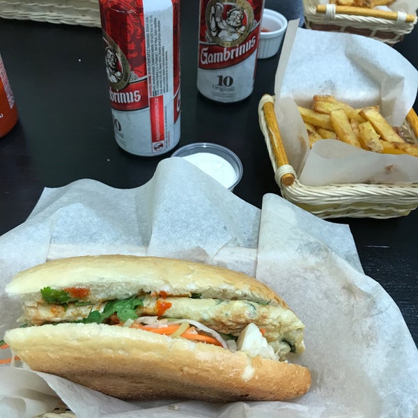 9/8/2017 tarihinde Matěj M.ziyaretçi tarafından Mr. Bánh Mì'de çekilen fotoğraf