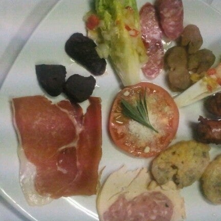 Das Foto wurde bei Hotel Restaurante Cafetería Lleida von Susie Q. am 10/28/2012 aufgenommen