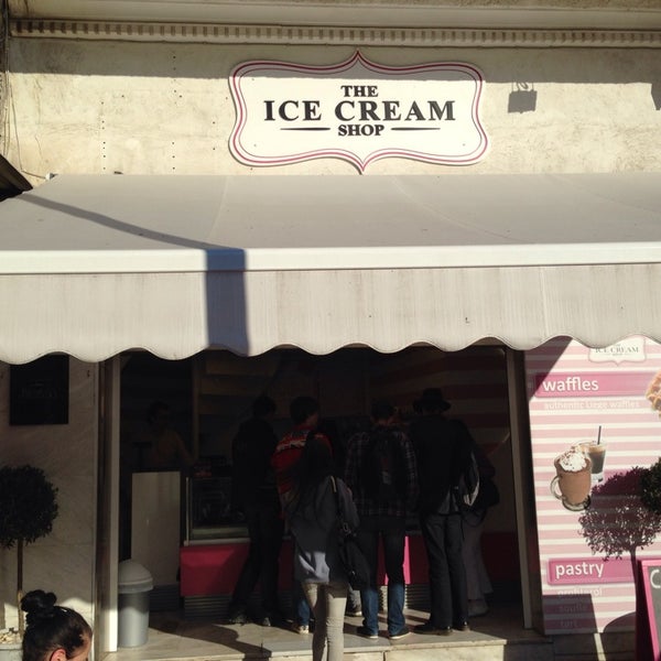 4/12/2014 tarihinde HURCAN T.ziyaretçi tarafından The Ice Cream Shop'de çekilen fotoğraf