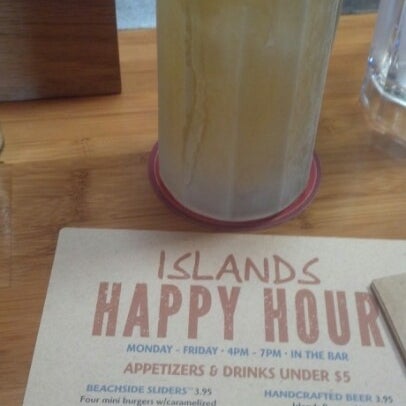 Снимок сделан в Islands Restaurant пользователем Michael D. 6/19/2013