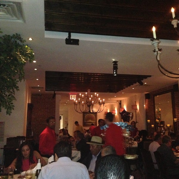 5/11/2013 tarihinde Nadine M.ziyaretçi tarafından Almayass Restaurant NYC'de çekilen fotoğraf