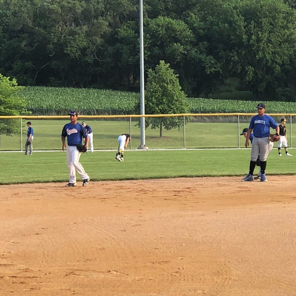 Vista sports. Универсальный спортивный комплекс Бейсбол. Спортивный комплекс Бейсбол. Спортивный комплекс Бейсбол с футболом. Ла Виста спорт.