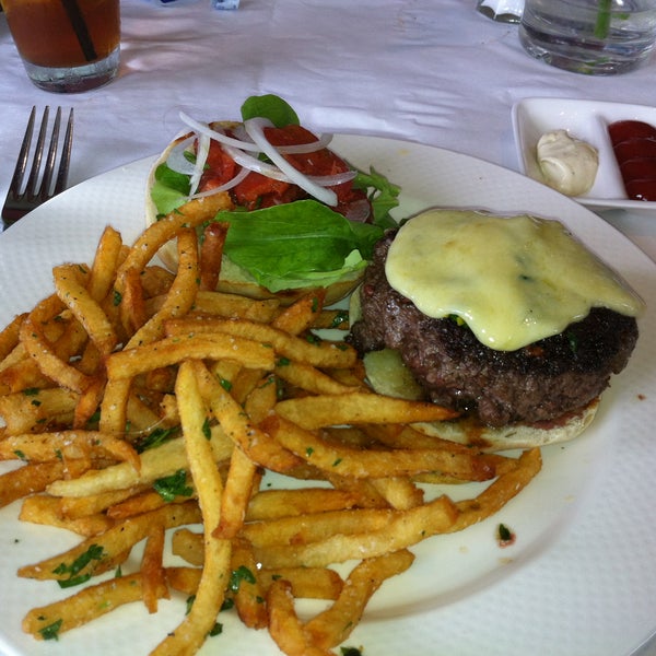 Cheeseburger and Pommes Frites