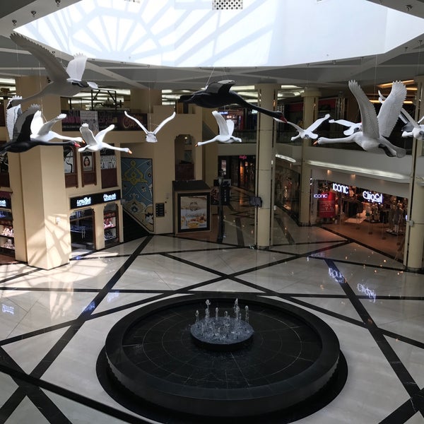 Foto tirada no(a) Al Ain Mall por Harun R. em 5/10/2017