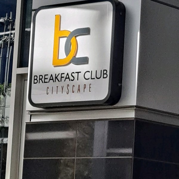 Foto diambil di Breakfast Club oleh James T. pada 3/6/2022