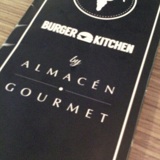 Снимок сделан в BURGER KITCHEN by Almacen Gourmet пользователем Daniel V. 10/26/2016