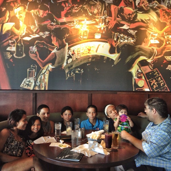 Foto diambil di Bar Louie oleh Dhila B. pada 7/8/2014