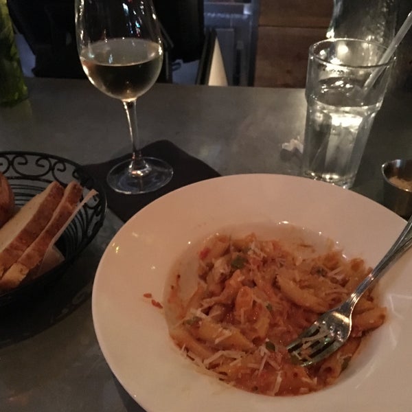 Awesome ambiance and amazing penne a la vodka. They even have free wifi. Set recommend checking this place out at any time!