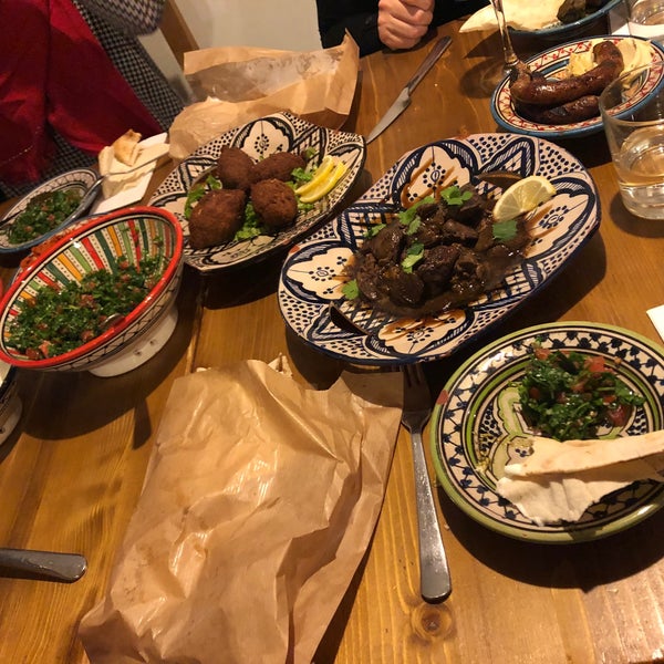 Foto tirada no(a) Leila&#39;s Authentic Lebanese Cuisine por Bori S. em 11/8/2019