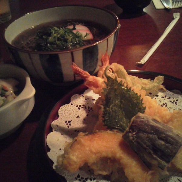 Foto tomada en Hana Japanese Eatery  por Y CkM A. el 7/31/2014