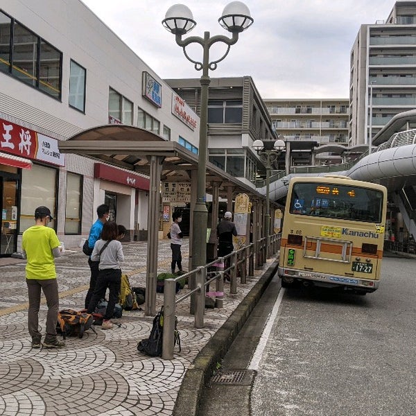 Fotos En 秦野駅北口バスターミナル Estacion De Autobuses En 秦野市