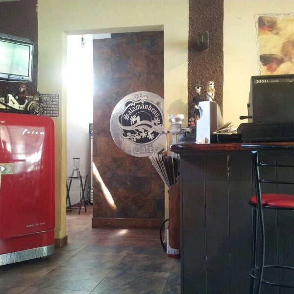 3/29/2013 tarihinde Rodrigo V.ziyaretçi tarafından Salamandras Café'de çekilen fotoğraf