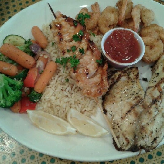 Loved the Beach Party...grilled tilapia, shrimp skewer & fried shrimp.  Fried mushrooms for app was enough for 6! Karl was a great server!