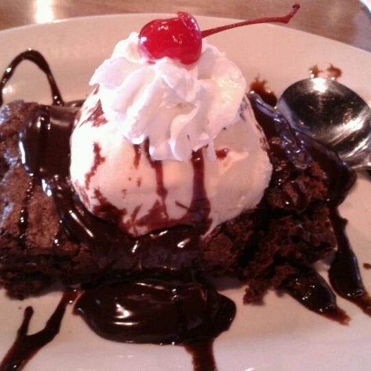 Score!  Free dessert with check-in.  Topping a great Turkey O'Toole w/ the Brownie Bottom Pie!