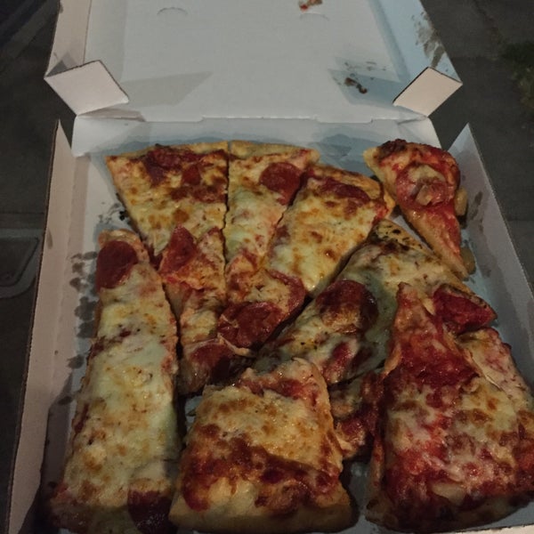 6/19/2017에 Danny V.님이 Filippi&#39;s Pizza Grotto- Napa에서 찍은 사진
