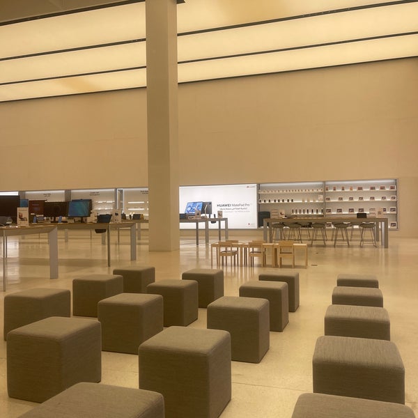 Huawei Store Riyadh Front Electronics Store in مطار الملك خالد الدولي
