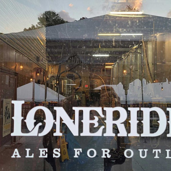11/18/2021 tarihinde Michael K.ziyaretçi tarafından Lonerider Brewing Company'de çekilen fotoğraf