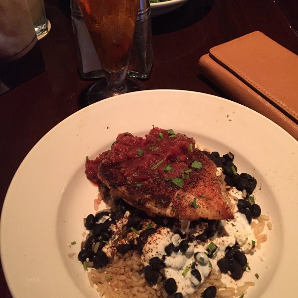 Photo taken at BJ&#39;s Restaurant &amp; Brewhouse by Eugenia G. on 12/3/2015