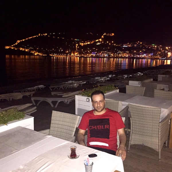 Foto diambil di Güneş Beach Hotel oleh Cihat pada 6/2/2016