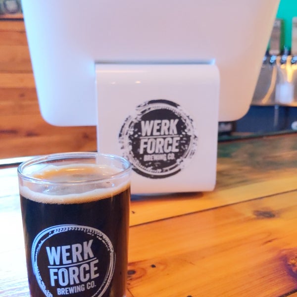 Foto tirada no(a) Werk Force Brewing Co. por Pete R. em 2/5/2023