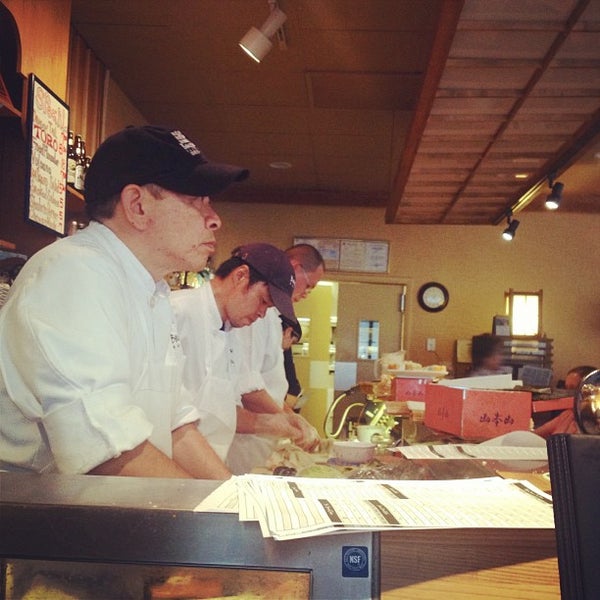 8/16/2013 tarihinde Lesley Y.ziyaretçi tarafından Banzai Sushi'de çekilen fotoğraf
