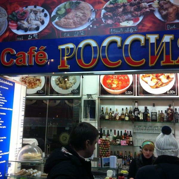 Гражданка Украины устроила скандал в берлинском кафе "Россия" и потребовала смен