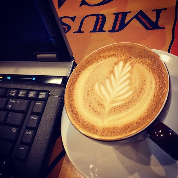 Das Foto wurde bei New World Coffee House von Kuanyu C. am 2/13/2013 aufgenommen