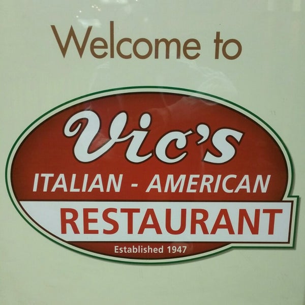 Foto tirada no(a) Vic&#39;s Italian Restaurant por JRSIV em 12/28/2014