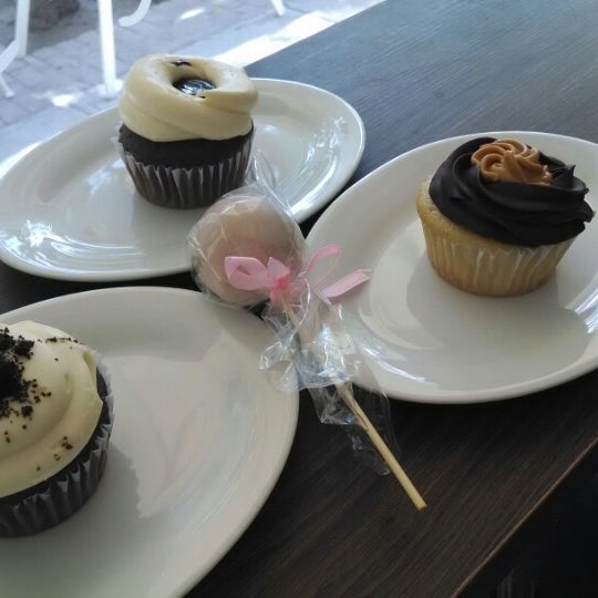 Das Foto wurde bei Cupcakes The Shop von Carolina S. am 1/18/2014 aufgenommen