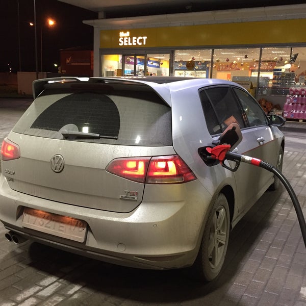 Photo taken at Shell by Евгений К. on 12/26/2016