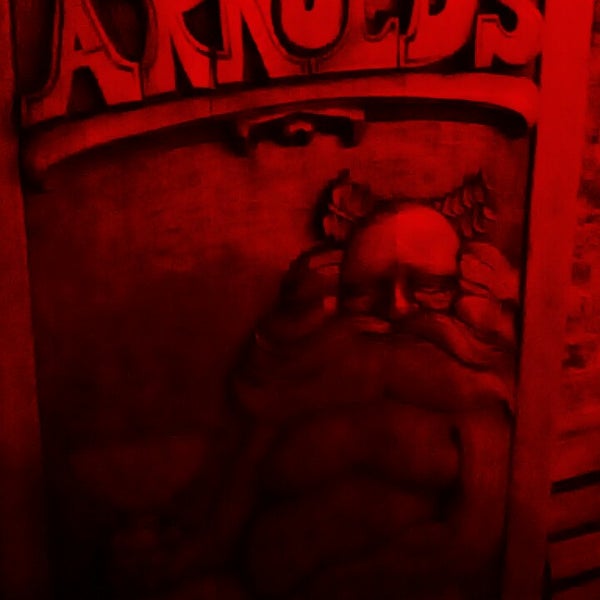 9/28/2013にKerry M.がArnold&#39;s Bar &amp; Grillで撮った写真