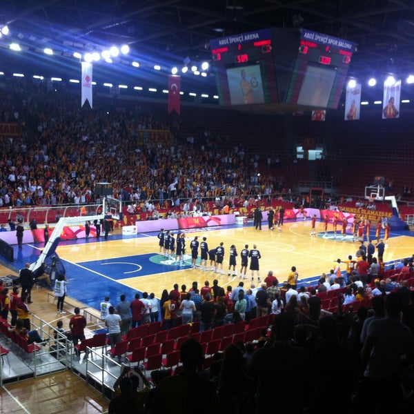 Das Foto wurde bei Abdi İpekçi Arena von Remziye S. am 4/29/2013 aufgenommen