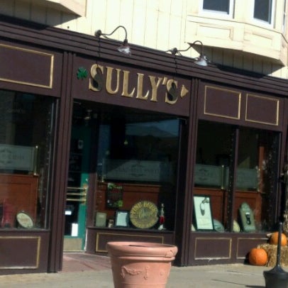 Das Foto wurde bei Sully&#39;s Irish Pub von Tamela K. am 10/25/2012 aufgenommen
