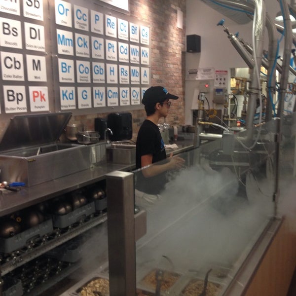 11/16/2014 tarihinde Elenaziyaretçi tarafından Chill-N Ice Cream'de çekilen fotoğraf