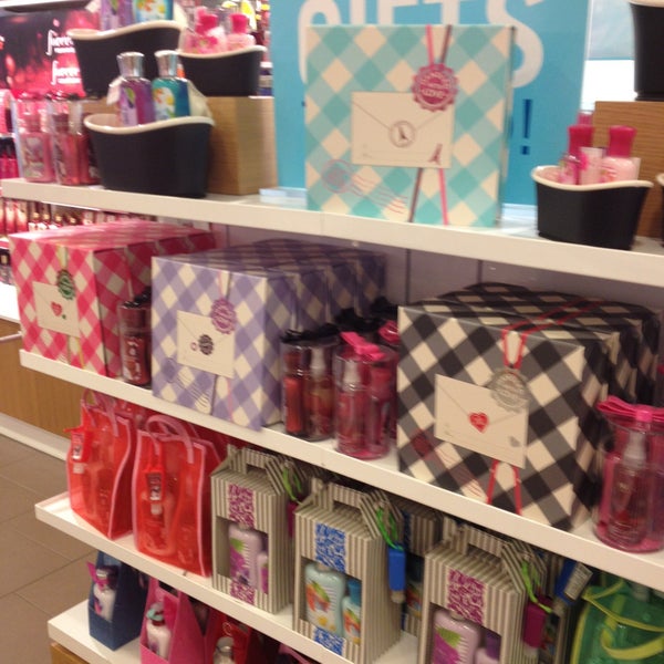 Bath & Body Works Downtown Redmond 275 visitors