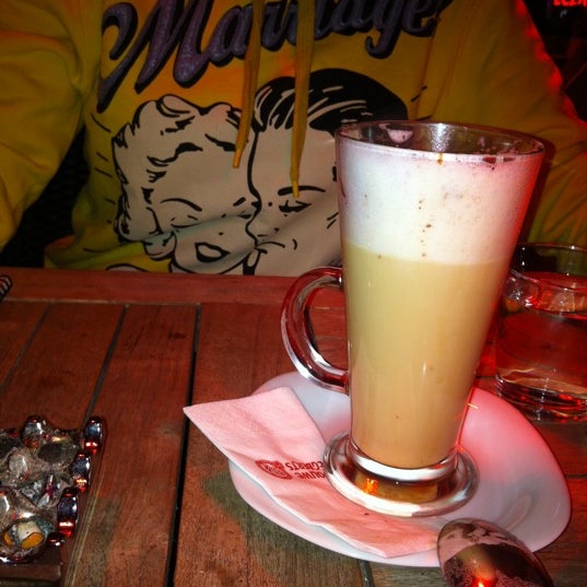 Снимок сделан в Douwe Egberts Coffee &amp; Restaurant пользователем Ugur C. 1/12/2013